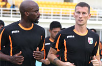 Duo pemain asing Mohamed Sissoko dan Jorge Gotor siap diturunkan dalam laga melawan PSM 