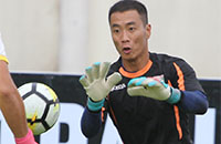Yoo Jae Hoon yang telah pulih setelah dibekap cedera panjang tampak ikut berlatih bersama tim