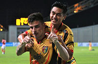 Fernando Rodriguez dan Septian David Maulana masing-masing mencetak 2 gol dan 1 gol bagi kemenangan Mitra Kukar atas Bali United FC 