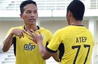Kapten tim Anindito merayakan gol yang dicetak Atep 