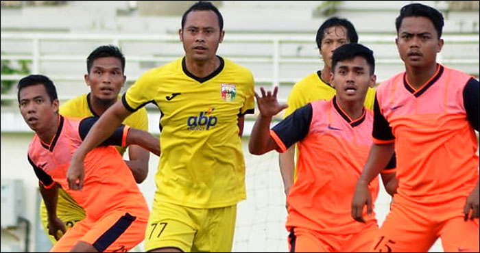 Mantan gelandang Persib Bandung, Atep, mencetak gol cepat pada laga uji coba kontra YKPP PSPU Bontang