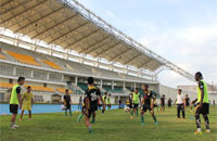 Setelah diliburkan selama sepekan, para pemain Mitra Kukar hanya menjalani latihan ringan di Stadion Aji Imbut