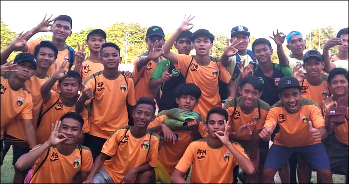 Keceriaan anak-anak Mitra Kukar U-16 usai menutup Seri 1 Liga 1 U-16 dengan meraih kemenangan atas PSM Makassar U-16