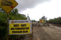 Perbaikan jalan berstatus Jalan Provinsi yang menghubungkan Kecamatan Muara Jawa dengan Sanga-Sanga