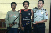 Dua warga Muara Kaman ini ditangkap polisi lantaran menggunakan senjata api rakitan tanpa izin