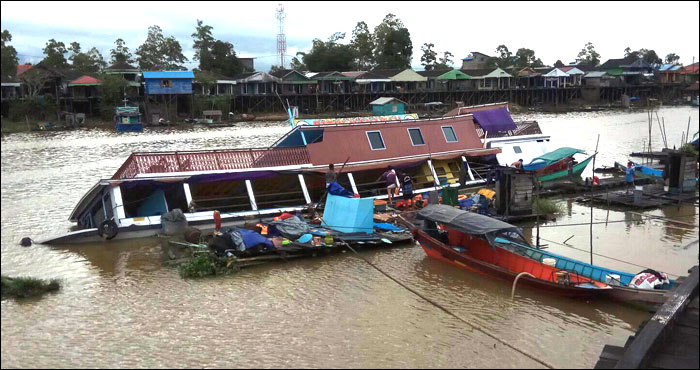 Kapal wisata KM Patin Mahakam karam di perairan desa Jantur Selatan, Kecamatan Muara Muntai