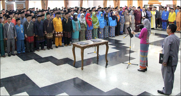 Suasana pelantikan pejabat struktural tingkat Kabupaten, Kecamatan hingga Kelurahan oleh Bupati Kukar Rita Widyasari di Tenggarong, Kamis (19/01) siang