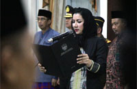 Bupati Kukar Rita Widyasari saat melantik para pejabat eselon III dan IV Pemkab Kukar