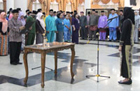 Pembacaan Pakta Intergritas oleh Sekretaris DP3A Kukar di hadapan Bupati Rita Widyasari