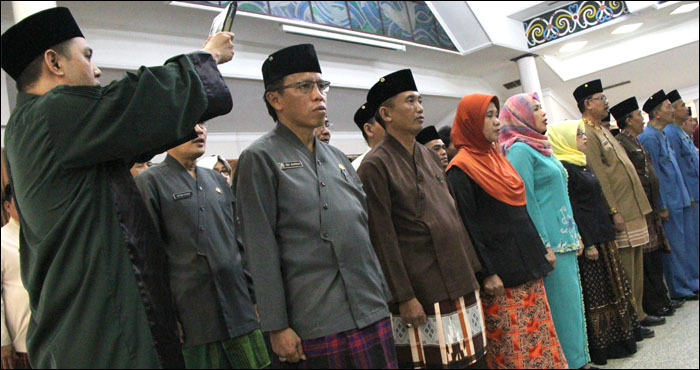 Pengambilan sumpah jabatan para pejabat eselon III dan IV Pemkab Kukar pada mutasi tahap II, Kamis (05/01) sore