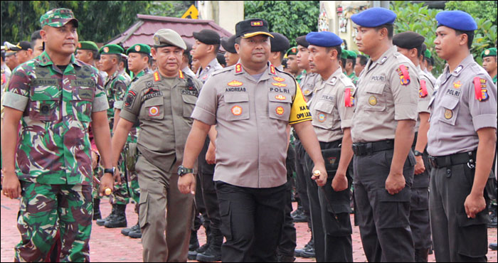 Kapolres Kukar AKBP Andrias Susanto dan pejabat Forkopomda Kukar melakukan pemeriksaan pasukan Ops Lilin Mahakam 2019