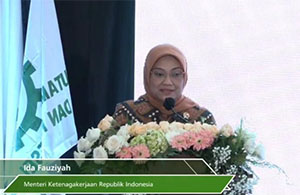 Menteri Ketenagakerjaan RI Ida Fauziyah saat menyampaikan penghargaan K3 2020 secara virtual