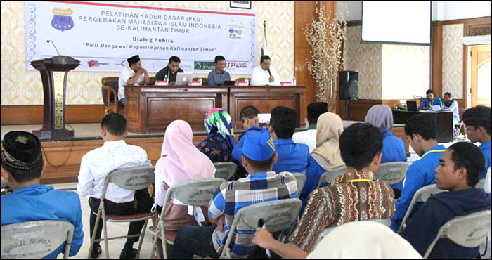 Kegiatan PKD PMII se-Kaltim dirangkai pula dengan kegiatan diskusi publik bertajuk PMII Mengawal Kepemimpinan Kaltim