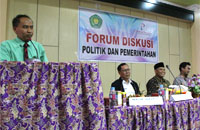 Rektor Unikarta Dr Sabran SE MSi saat membuka kegiatan diskusi bulanan PPSP Unikarta