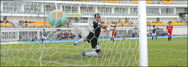 Gol pertama Loa Ulung FC yang gagal dihalau kiper RMC. Loa Ulung FC lolos ke final setelah menang 4-0 atas RMC