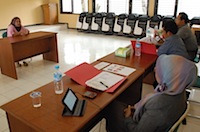 Calon Panwascam peserta tes wawancara mendapatkan pertanyaan dari pihak Panwaslu Kukar yang terdiri dari Yadi, H Mubarak dan Niken Konta Dora