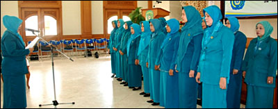 Ketua TP PKK Kukar saat melantik 18 Ketua TP PKK dari 18 kecamatan se-Kukar