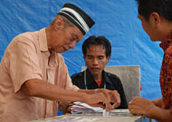 Warga diminta pro aktif untuk memastikan apakah sudah terdaftar sebagai pemilih pada Pilkada Kukar 1 Mei 2010