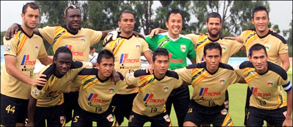Mitra Kukar akhirnya kembali memimpin klasemen Grup Timur setelah menaklukkan tuan rumah Persiba Bantul di Stadion Sasana Krida, Yogyakarta, Minggu (16/03) sore