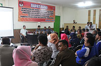 Suasana rapat pleno penghitungan suara oleh PPK Tenggarong di gedung MUI Kukar, Selasa (03/07) sore