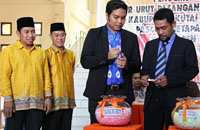 Pasangan Wahyu-Katanto mendapat kesempatan terlebih dahulu untuk mencabut nomor urut peserta Pilkada Kukar 2015