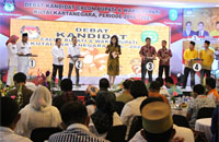 Suasana debat kandidat yang diikuti paslon peserta Pilkada Kukar 2015