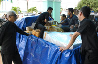 Logistik Pilpres 2014 dikirim ke kecamatan dengan menggunakan mobil bak terbuka