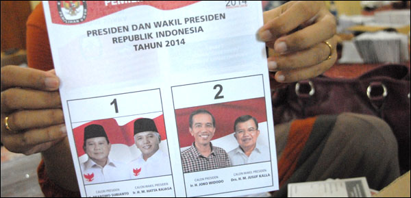 Setelah selesai disortir dan dilipat, ratusan ribu lembar surat suara Pilpres 2014 akan segera didistribusikan ke 18 kecamatan mulai Rabu (02/07) lusa