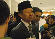 Pj Bupati Kukar H Sjachruddin membantah rumor yang menyatakan dirinya mencalonkan diri sebagai Cabup pada Pilkada 2010