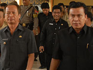 Pj Bupati Sjachruddin (kiri) didampingi Ketua DPRD Salehudin saat terakhir bertandang ke gedung dewan untuk menemui para pegawai T3D