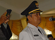 Sulaiman Gafur saat diambil sumpahnya sebagai Pj Bupati Kukar