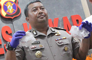 Kapolres Kukar AKBP Andrias Susanto Nugroho menunjukkan barang bukti narkoba hasil pengungkapan selama 2 pekan di awal tahun 2020