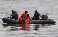 Simulasi upaya evakuasi jasad korban tenggelam oleh petugas SAR gabungan