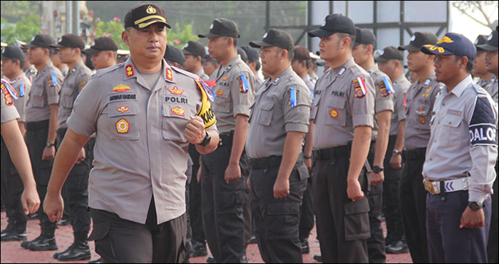 Kapolres Kukar AKBP Anwar Haidar melakukan pemeriksaan pasukan gabungan yang bakal dikerahkan dalam Operasi Ketupat Mahakam 2019