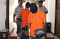 Dua pelajar di Tenggarong ini diamankan polisi karena terlibat dalam kasus pencurian sepeda motor