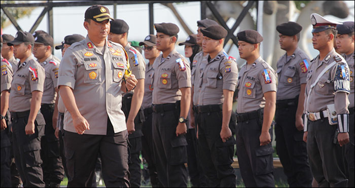 Kapolres AKBP Anwar Haidar melakukan pemeriksaan pasukan yang akan diterjunkan dalam Operasi Patuh Mahakam 2019