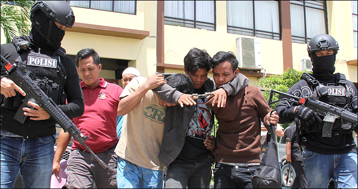 Satu dari tiga pelaku curanmor harus dilumpuhkan petugas lantaran berusaha melarikan diri saat dibekuk