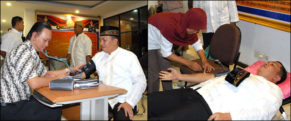 Kesehatan Kapolres Kukar AKBP Abdul Karim diperiksa terlebih dahulu sebelum donor darah dilakukan