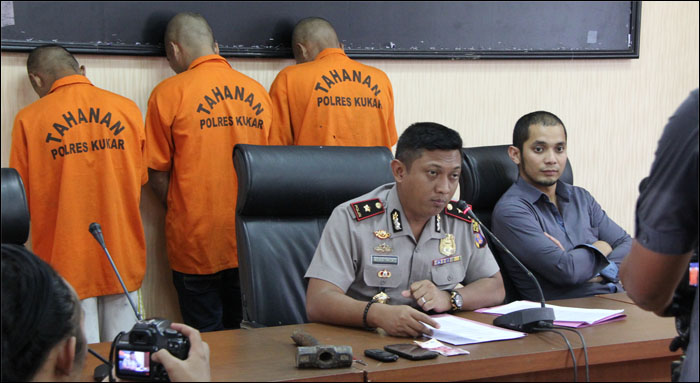 Tiga tersangka yang terlibat dalam pembunuhan Budi dan Noor saat ini masih berada di tahanan Mapolres Kukar, Tenggarong