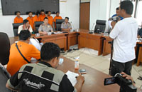 Suasana jumpa pers di Mapolres Kukar terkait pengungkapan kasus perampokan Disbunhut Kukar 