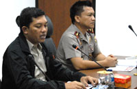 Kapolres Kukar AKBP Abdul Karim didamping Wakapolres Kukar Winardy saat memberikan keterangan pada jumpa pers