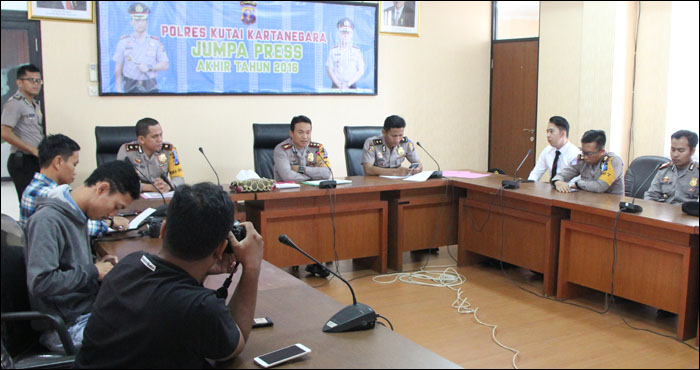 Suasana jumpa pers akhir tahun di Mapolres Kukar, Tenggarong, Sabtu (31/12) siang 