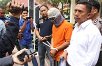 Kanit Reskrim Polsek Tenggarong Aiptu M Wiwin (kanan) saat memberikan keterangan pers