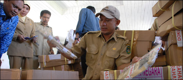 Ujian Nasional gagal digelar di Kukar lantaran masih kurang lengkapnya naskah soal yang diterima Posko UN Kukar, Rabu (17/04) kemarin