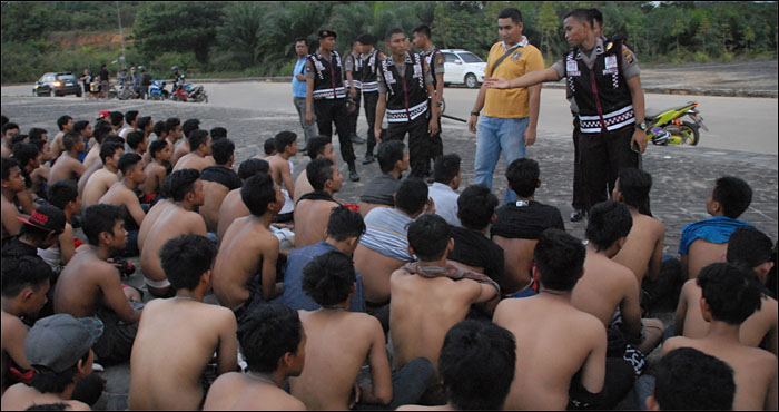 Para amor dari Tenggarong dan Samarinda diamankan petugas Satlantas Polres Kukar lantaran terlibat dalam aksi balapan liar di kompleks Stadion Aji Imbut