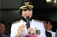Bupati Rita Widyasari saat menyampaikan pidato pertamanya di hadapan warga dan aparatur pemerintahan