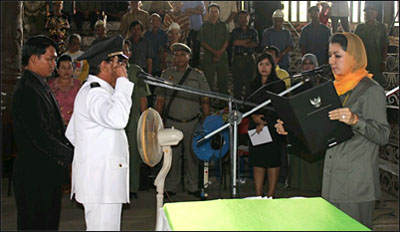 Suasana pengambilan sumpah jabatan Kepala Desa Umaq Tukung oleh Bupati Rita Widyasari, Senin (02/05) kemarin