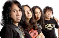 Grup band legendaris Power Slaves akan tampil menghentak Rock In Borneo 2016 