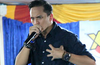 Gaya Ge Pamungkas saat menyampaikan lawakannya