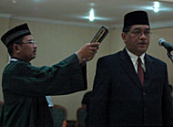 HM Aswin saat mengucapkan sumpah jabatan